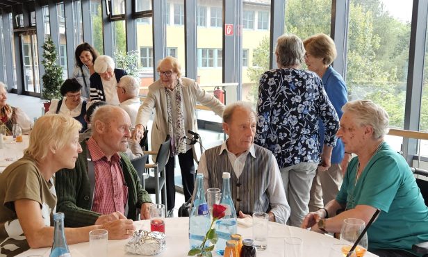 Noch ein letztes Mal alte Freunde treffen – Bürgermeisterin lädt zu Café90plus