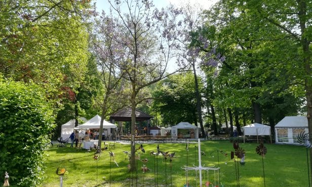 Gemeinde vor den Vorhang: Schlosspark St. Leonhard am Forst