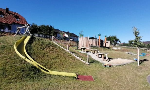 Gemeinden vor den Vorhang:  Naturnaher Spielbereich im Kindergarten Leiben