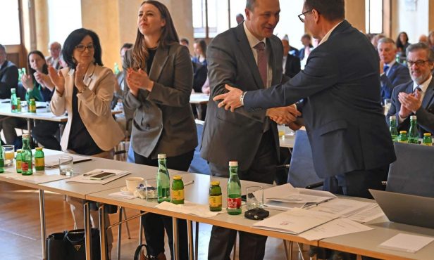 Hannes Pressl mit 94,4 Prozent zum neuen Präsidenten im Gemeindebund gewählt