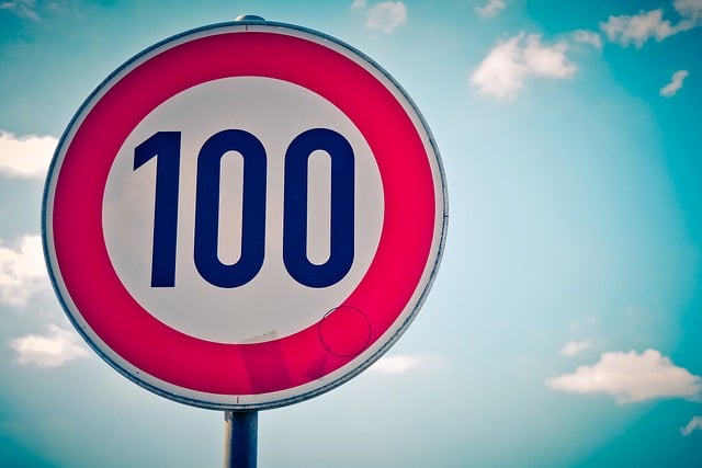 Verkehrsschild 100, Geschwindigkeit, Tempo