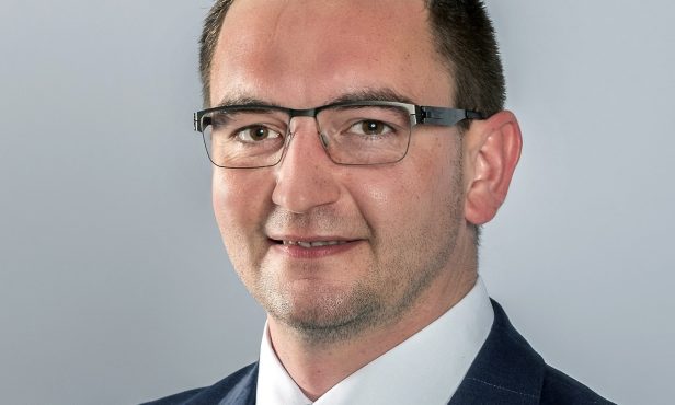 Bürgermeister sagt hunderten Fake-Facebook-Profilen den Kampf an