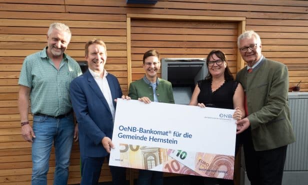 Warum Hernsteins neuer Bankomat in einer Holzhütte steht